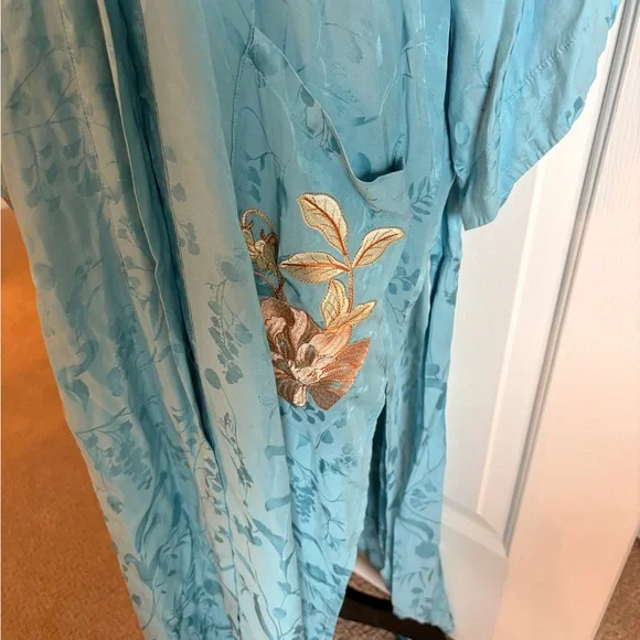 Spell Light Blue Butterfly Embroidered Kimono M/L. EC - Picture 3 of 9